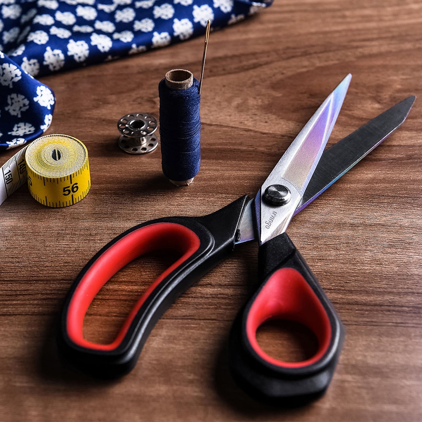 LIVINGO Sharp Sewing Scissors Set Titanium Fabric Cutting Scissors Thread Snips Embroidery Red